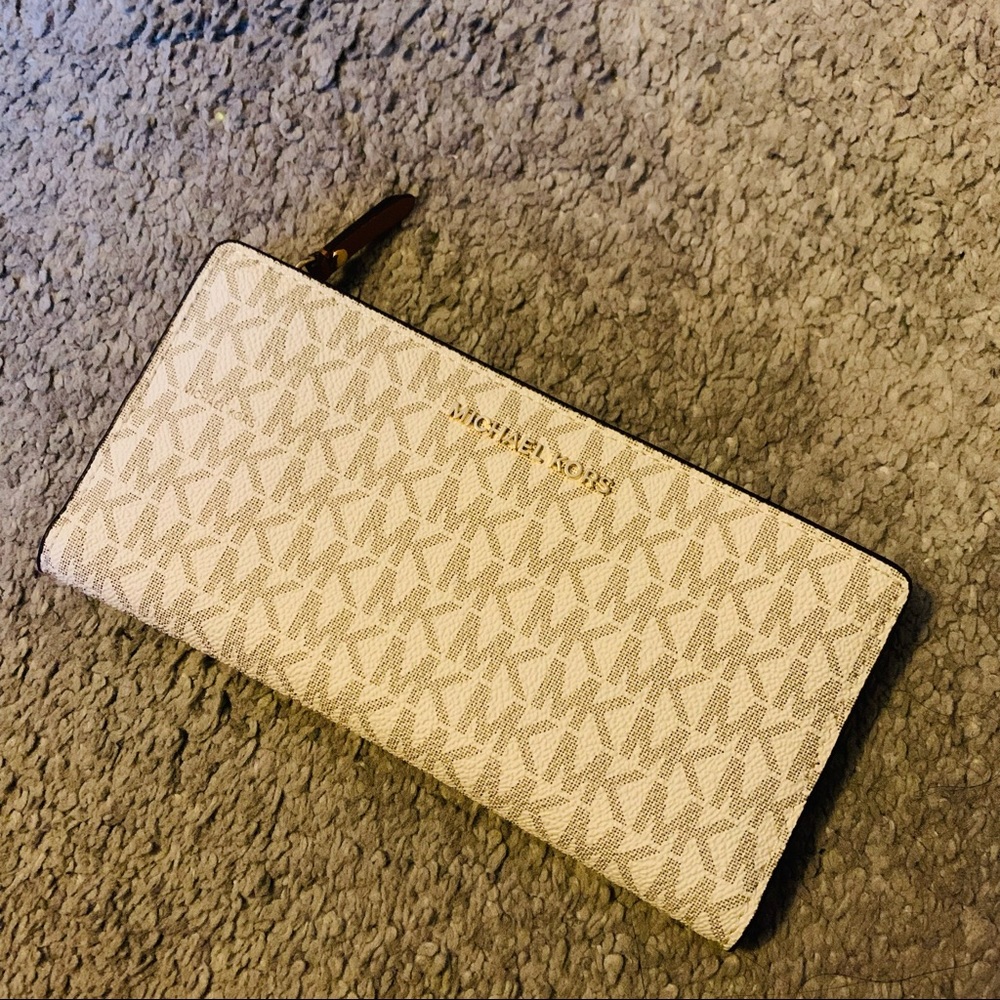 NWOT Micheal Kors Long Wallet Signature Print & Tan color Women